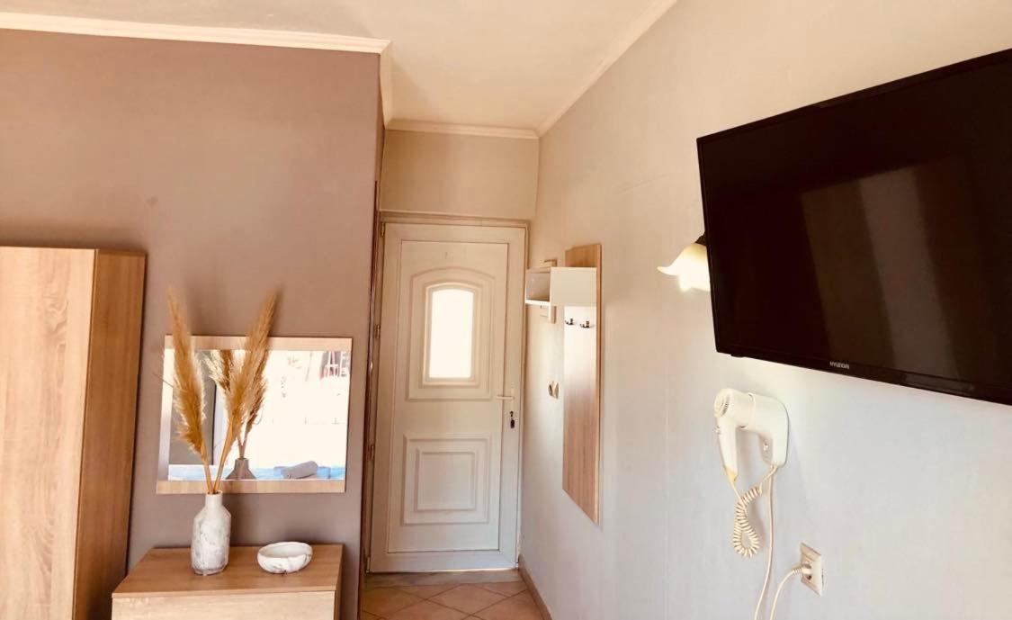 Poplar Lofts & Apartments Karavouzi Принос Екстериор снимка